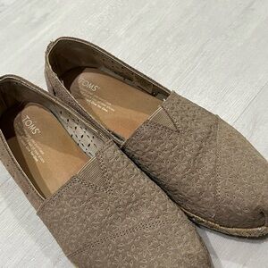 TOMS Tan suede Alpargata rope espadrille. Like new.